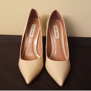 Steve Madden Nude Pointed heel